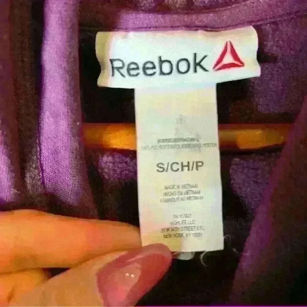 🍁4/$15 Reebok hoddie🍁 - Picture 3 of 3
